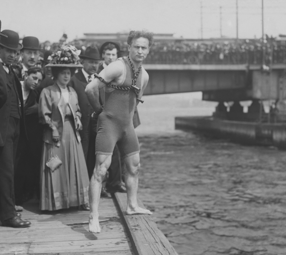 How was the extraordinary life of Harry Houdini?